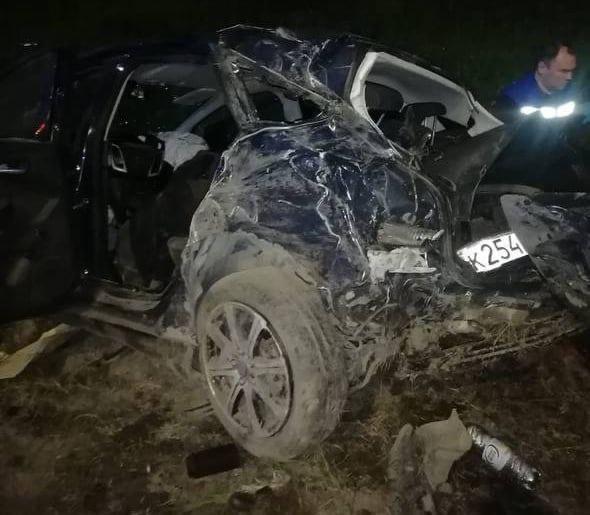 Защитник молодёжки «Авто» Артем Митькин впал в кому после ДТП. Предварительно, 18-летний хоккеист пьяный вместе с двумя пассажирами мчал на Ford Focus по ЕКАД, не справился с управлением и влетел в ограждение. Машина разлетелась на части. В итоге всех госпитализировали. У Артёма черепно-мозговая, переломы костей лица, ушибы лёгких и другие последствия. У друзей — переломы, черепно-мозговые, пишет Ural Mash. Подписаться прислать новость