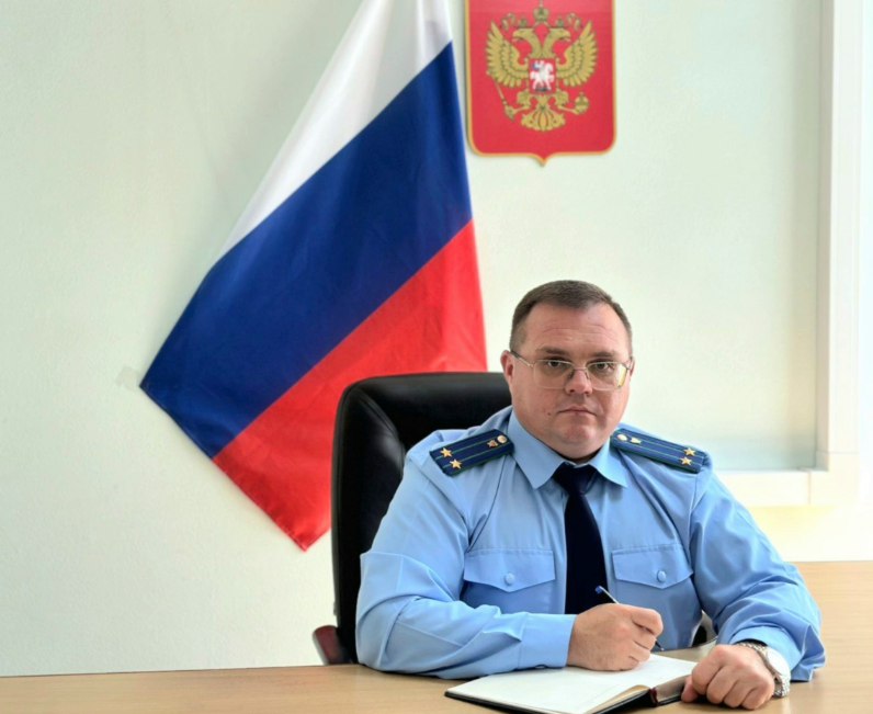 В Катав Ивановске сменился прокурор gubernia74 ru articles society 1135380 Надзорное ведомство возглавил советник юстиции Иван Дроженко Нового руководителя сотрудникам представил прокурор Челябинской области Игорь Донгаузер За последнее время это уже не первая территория где сменился глава местной прокуратуры t me chgub