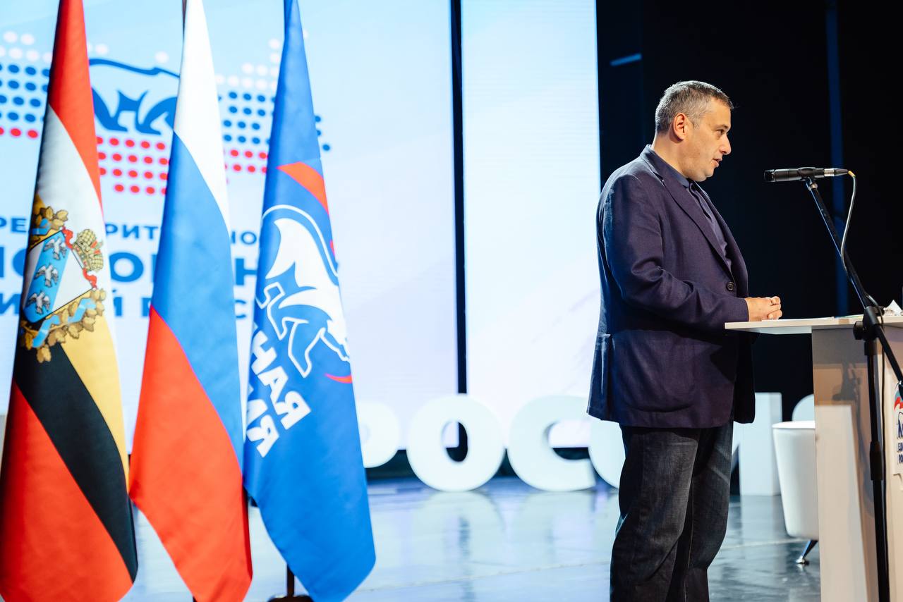 Александр Хинштейн: «Это огромная ответственность — перед людьми, страной, Президентом» Сегодня президиум регионального политсовета партии «Единая Россия» единогласно поддержал его кандидатуру для выдвижения на выборах губернатора региона. Александр Хинштейн отметил, что для него этот момент — очень волнительный: — Не раз участвовал во внутрипартийном голосовании, но в таком качестве — впервые. Также глава региона подчеркнул, что выборы должны стать площадкой для обсуждения острых проблем региона и совместного поиска решений, а власть — должна оставаться открытой и доступной людям. Сейм Курская область