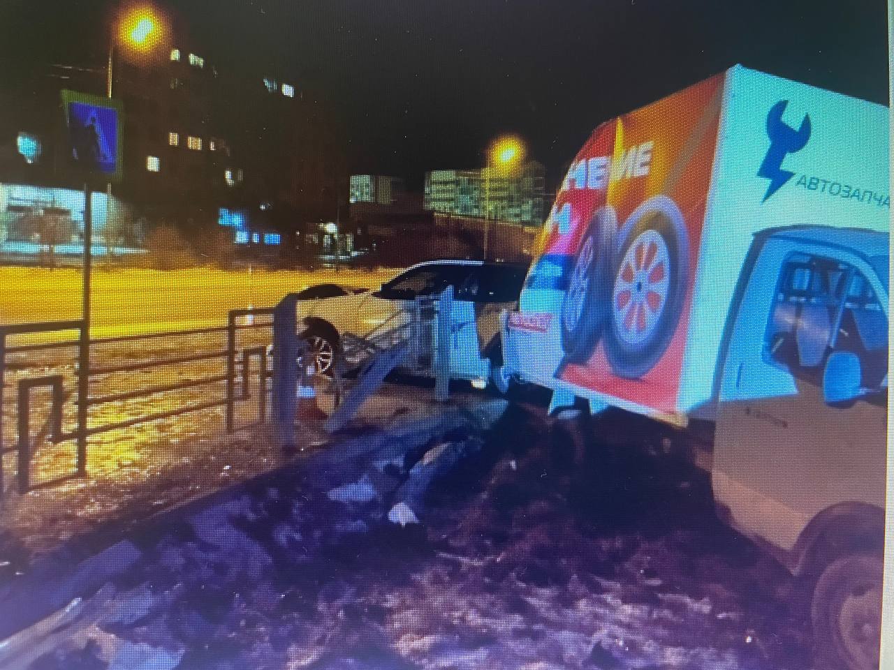 Фото с ДТП на ул.Западносибирской с участием пьяного водителя на "БМВ".