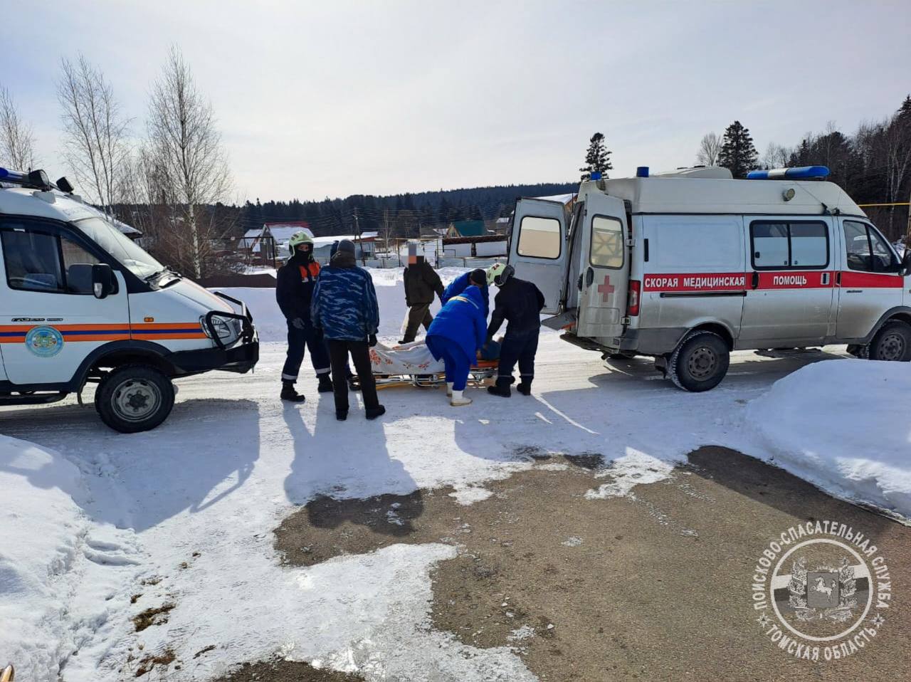 Томские спасатели помогли мужчине, который свалился в погреб в н.п. Корнилово.   Спасатели эвакуировали пострадавшего при помощи спинального щита и транспортировали его до скорой.    Подписаться   Прислать нам новость