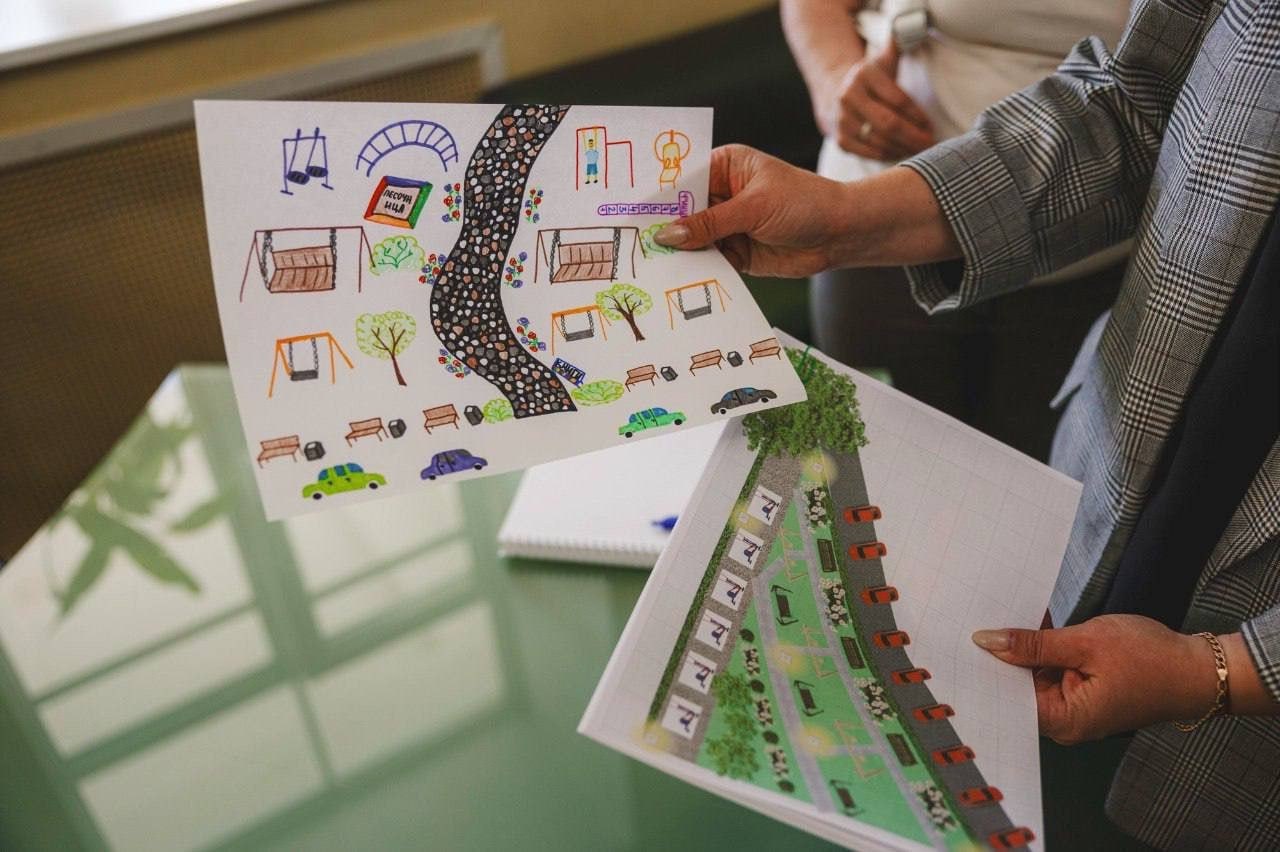 Жители ЛНР смогут получить субсидии на реализацию инициативных проектов Администрация Главы ЛНР объявляет конкурс на предоставление субсидий из регионального бюджета на развитие и создание общественной инфраструктуры в муниципалитетах региона Примеры проектов благоустройство улиц и дворовых территорий облагораживание объектов используемых для проведения массовых мероприятий озеленение парков и скверов строительство детских и спортивных площадок создание объектов туризма и многое другое Участники инициативные группы жителей направляют свои идеи в местные администрации Важно орган местного самоуправления должен подать заявки в Администрацию Главы ЛНР с 4 по 18 февраля 2026 года Больше полезной информации по ссылке