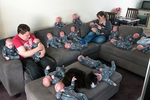 Полностью списывать долг по ипотеке при рождении четвертого ребенка предложила депутат Госдумы Нина Останина Сейчас льготная ставка в 2 действует только на селе и Дальнем Востоке но туда семьи переезжать не спешат из за отсутствия необходимой инфраструктуры И это признают даже в Госдуме Ранее Валентина Матвиенко предлагала выдавать семейную ипотеку только по прописке идею поддержали и в Минфине А о том что для поднятия рождаемости необходимо остановить отток населения из сёл и малых городов заявил сегодня Вячеслав Володин Осталась самая малость придумать как этот отток остановить