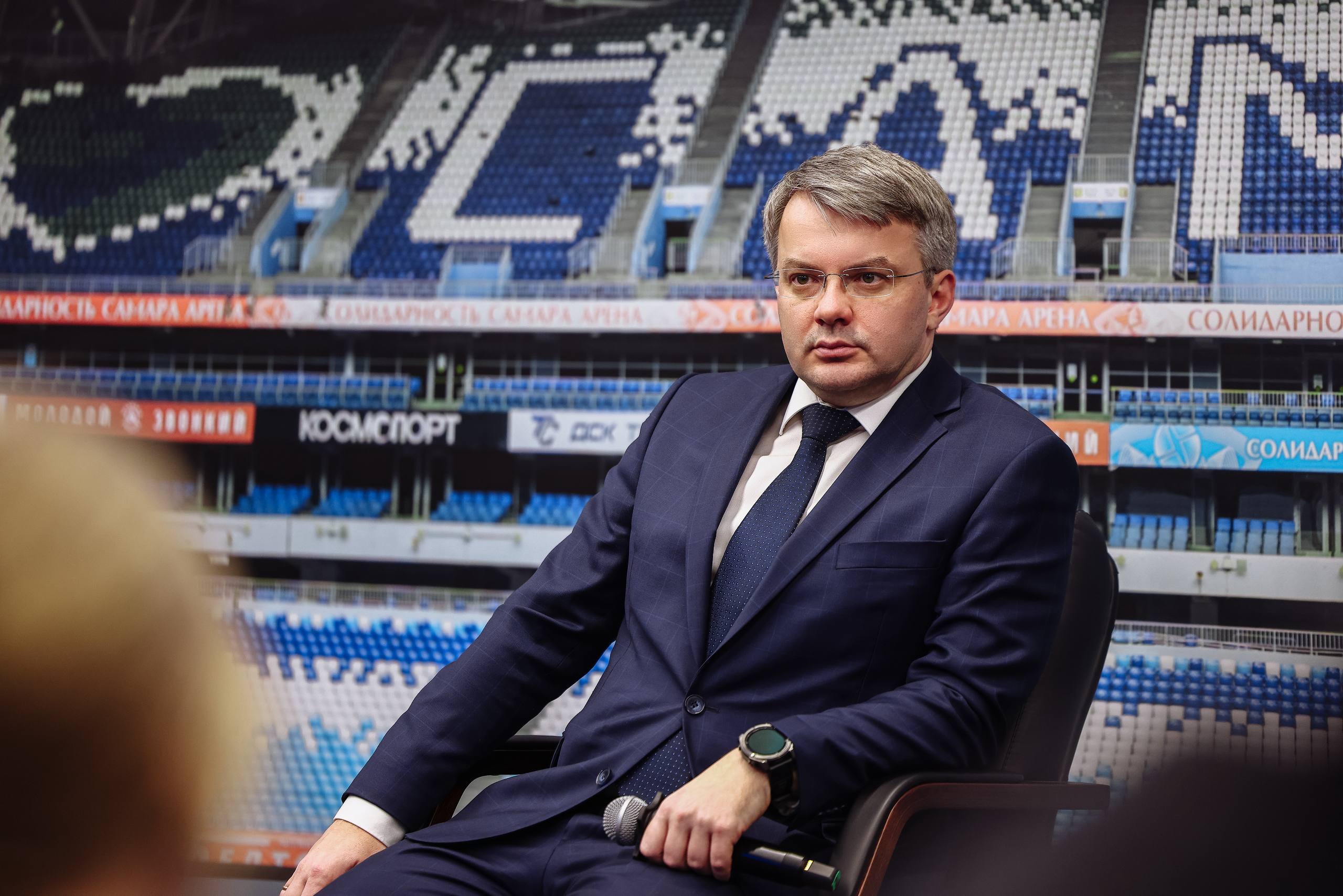 Председатель Совета директоров Дмитрий Яковлев прокомментировал закрытие всех долговых обязательств перед РТ Капитал По его словам долг тянувшийся за клубом последнее десятилетие был погашен благодаря поддержке болельщиков и стратегического партнера банка Солидарность Спасибо каждому из болельщиков кто был рядом с клубом в эти непростые дни Мы видели и чувствовали вашу поддержку Каждый рубль переведенный вами в счет долга будет удвоен клубом и направлен на благотворительность Последний год мы вели планомерную работу по привлечению денежных средств чтобы наконец то закрыть все долговые обязательства перед РТ Капитал копившиеся последнее десятилетие Большую часть которых нам удалось закрыть из собственных источников Сегодня нами был оформлен кредитный договор в банке Солидарность для выплаты последней части долга Он рассчитан на год и мы предполагаем закрыть его в течение этого срока равными долями Хочется выразить слова благодарности нашему партнеру который взял на себя все обязательства связанные с обслуживанием кредита и иными издержками Банк Солидарность и его руководство в очередной раз пришли на выручку клубу в один из самых тяжелых моментов его истории сказал Яковлев