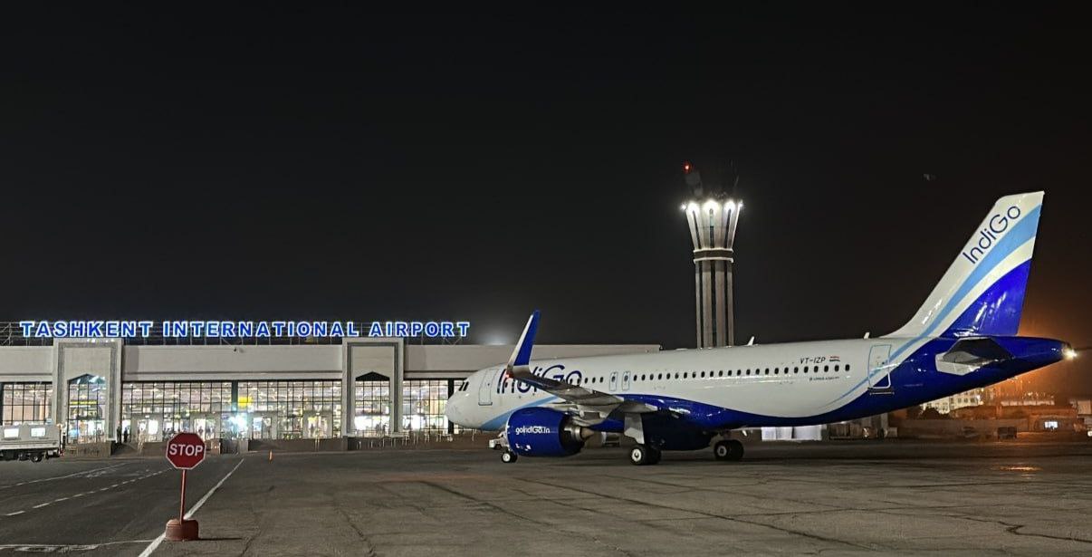 Пассажиропоток в аэропортах Узбекистана вырос на 15 за год За 2025 год аэропорты Узбекистана приняли и отправили 128 972 пассажирских авиарейса 92 480 международных и 36 492 внутренних передает Uzbekistan Airports Это на 15 839 рейсов или на 14 больше чем годом ранее При этом узбекские воздушные гавани обслужили свыше 15 5 млн пассажиров более 12 7 млн на международных рейсах и около 2 8 млн на внутренних Это на 2 02 млн пассажиров или на 15 больше чем за 2024 год За 2025 год в аэропорты Узбекистана удалось привлечь еще четыре иностранных пассажирских авиакомпании из Китая Air China и China Eastern из Южной Кореи T Way из Малайзии Air Asia Читайте также Новый аэропорт Бухары планируют открыть в 2027 году Грузопоток через аэропорты Узбекистана вырос на 12 за год Uzbekistan Airways договорилась о покупке 22 самолетов Boeing 787 в США Logistan info Логистика Авиаперевозки