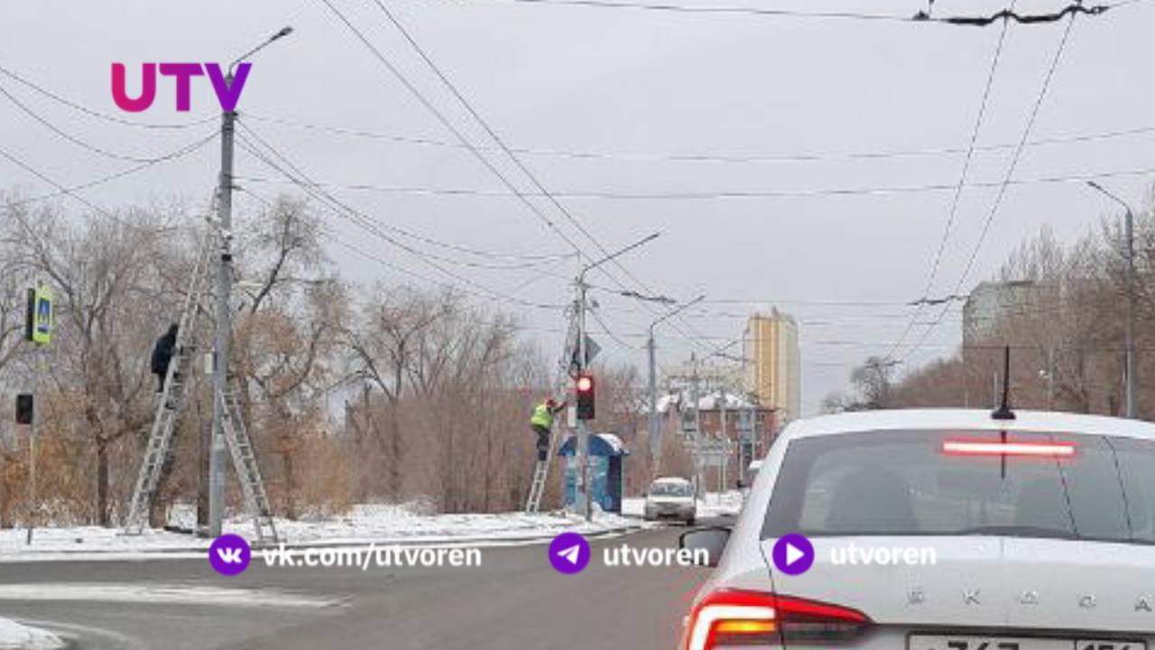 Новые камеры фиксации нарушений ПДД устанавливают сейчас на перекрестке Расковой и Карагандинской.  Также оренбуржцы сообщили о том, что новые камеры появились и на перекрестке Терешковой и Рокоссовского.    Кроме этого, на этом же перекрестке установили дополнительную секцию светофора для поворота налево с Терешковой на Рокоссовского. Но она пока не функционирует.      Оренбуржье