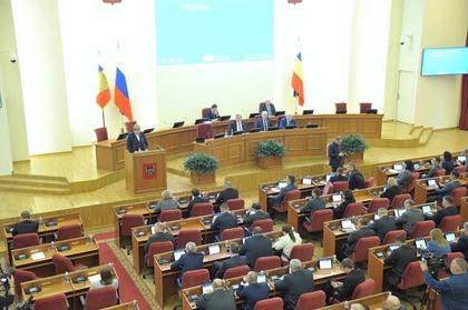 Вести ребенка по жизни огромная ответственность На Дону запускают масштабный проект наставничества В Ростовской области сделан важный шаг в поддержке самых уязвимых категорий детей На 24 м заседании донского парламента депутаты приняли региональный закон о наставничестве который призван коренным образом изменить систему сопровождения детей сирот и ребят оставшихся без попечения родителей Подробнее