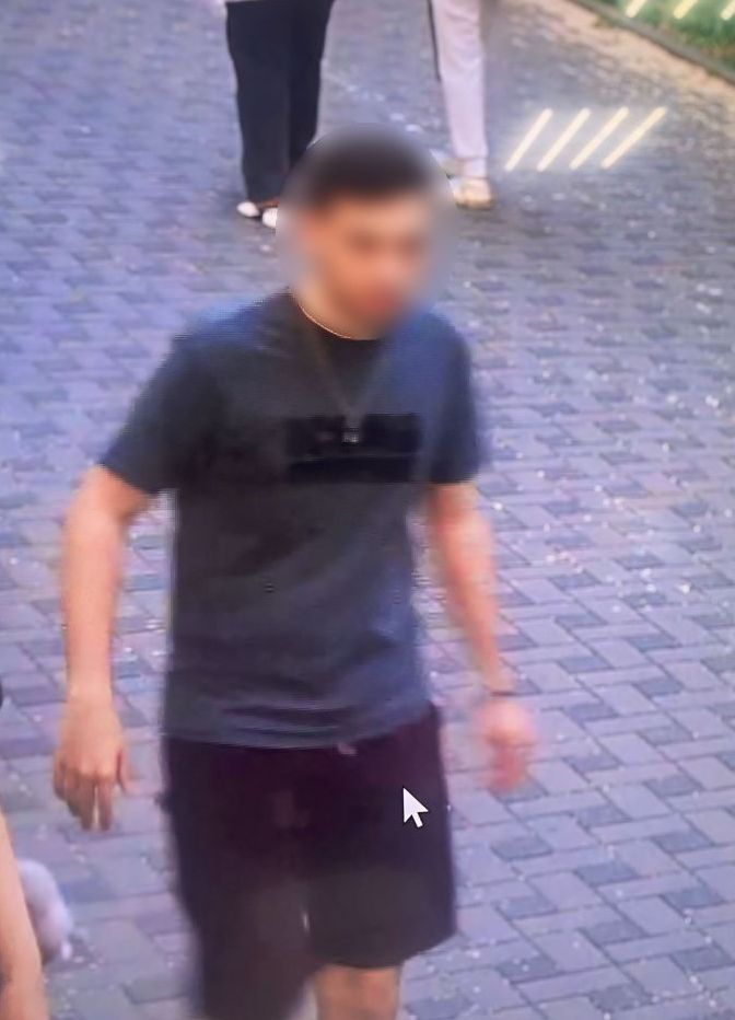 1 2 3 4 5 Сотрудники полиции Анапы задержали подозреваемого в краже мобильного телефона Злоумышленник, гуляя по городу, увидел оставленный без присмотра телефон и решил забрать его с собой. Сумма ущерба составила более 20 000 рублей. В Отдел МВД России по городу Анапе обратился житель станицы Ленинградской с заявлением о краже телефона. Потерпевший рассказал, что гулял по городу, и забыл свой телефон на одной из лавочек. Когда вспомнил о нем и вернулся, телефона не оказалось на том месте. Сотрудники уголовного розыска с помощью интеллектуальной системы видеонаблюдения «Купол», установили местонахождение злоумышленника и доставили его в подразделение полиции. Задержанным оказался 24-летний местный житель. Он рассказал что после того как забрал чужой телефон, он его продал на площадке для размещения объявлений. В настоящее время проводятся все необходимые мероприятия по возврату похищенного имущества законному владельцу. В отношении задержанного следственным отделом ОМВД России по городу Анапе возбуждено уголовное дело по части 2 статьи 158 УК РФ «Кража». Санкции статьи предусматривают наказание в виде лишения свободы на срок до 5 лет. Подозреваемому избрана мера пресечения в виде подписки о невыезде и надлежащем поведении. Полиция Анапы Вконтакте Одноклассники Rutube Дзен