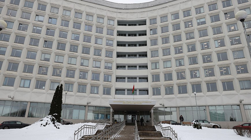 Александр Лукашенко назначил нового министра Лобович Андрей Валентинович Министр труда и социальной защиты Также Президент назначил руководителей местных исполнительных и распорядительных органов Клишо Игорь Леонтьевич заместитель председателя Могилевского облисполкома вопросы строительства и ЖКХ Осмоловская Наталья Николаевна председатель Костюковичского райисполкома Потапенко Максим Валентинович председатель Славгородского райисполкома Дорожкин Сергей Анатольевич председатель Чаусского райисполкома Поддержать канал бустами Inst TikTok ВК OK FB