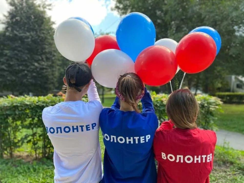 Новый закон о поддержке волонтеров в республике Парламент республики принял закон который будет поддерживать волонтерскую деятельность Теперь органы власти будут предоставлять гранты субсидии и другие формы помощи для развития добровольчества Депутат Галина Дуброва отметила что этот шаг особенно важен в условиях СВО и поможет улучшить жизнь общества