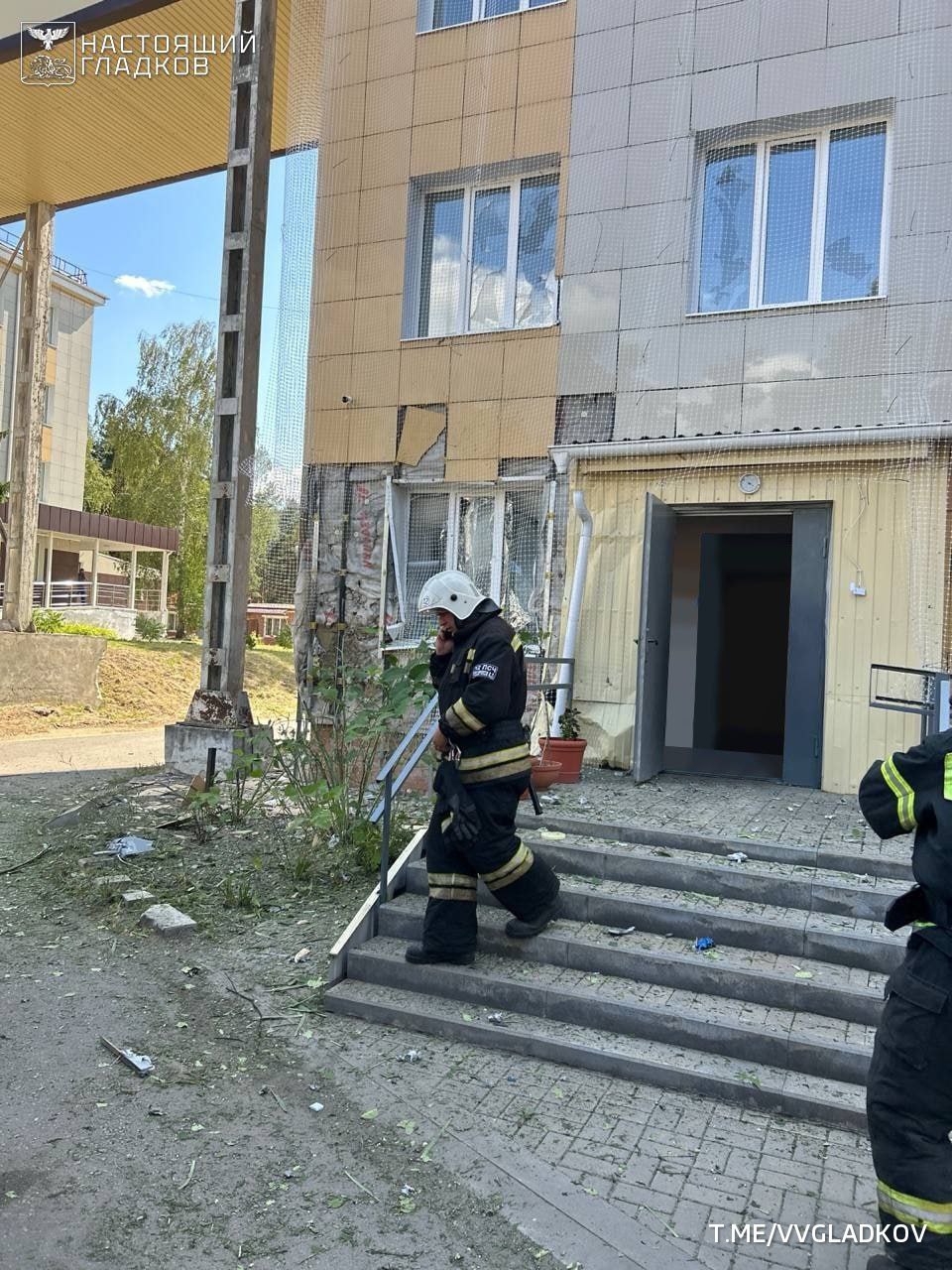 Женщина пострадала в результате атаки украинского БПЛА по социальному объекту в белгородском Шебекине, сообщил губернатор региона Вячеслав Гладков.