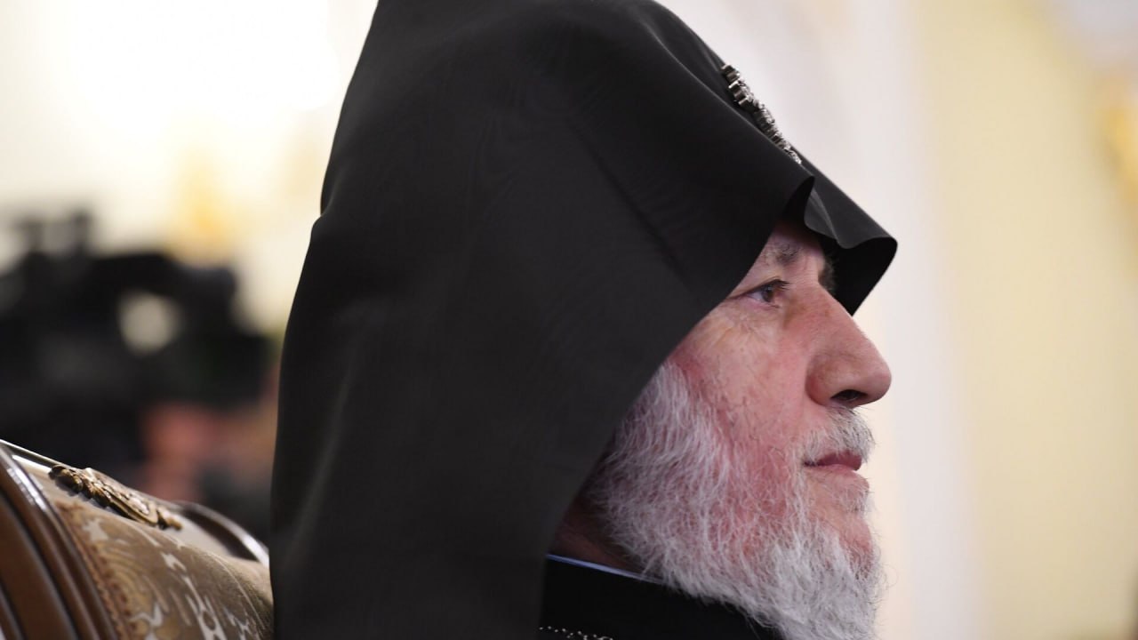 Никол Пашинян призвал готовиться к изгнанию главы Армянской апостольской церкви католикоса всех армян Гарегина II  имя в миру — Ктридж Нерсисян  из его резиденции в Эчмиадзине.  "Мы сделаем это вместе. Будьте готовы", — подчеркнул премьер-министр Армении.