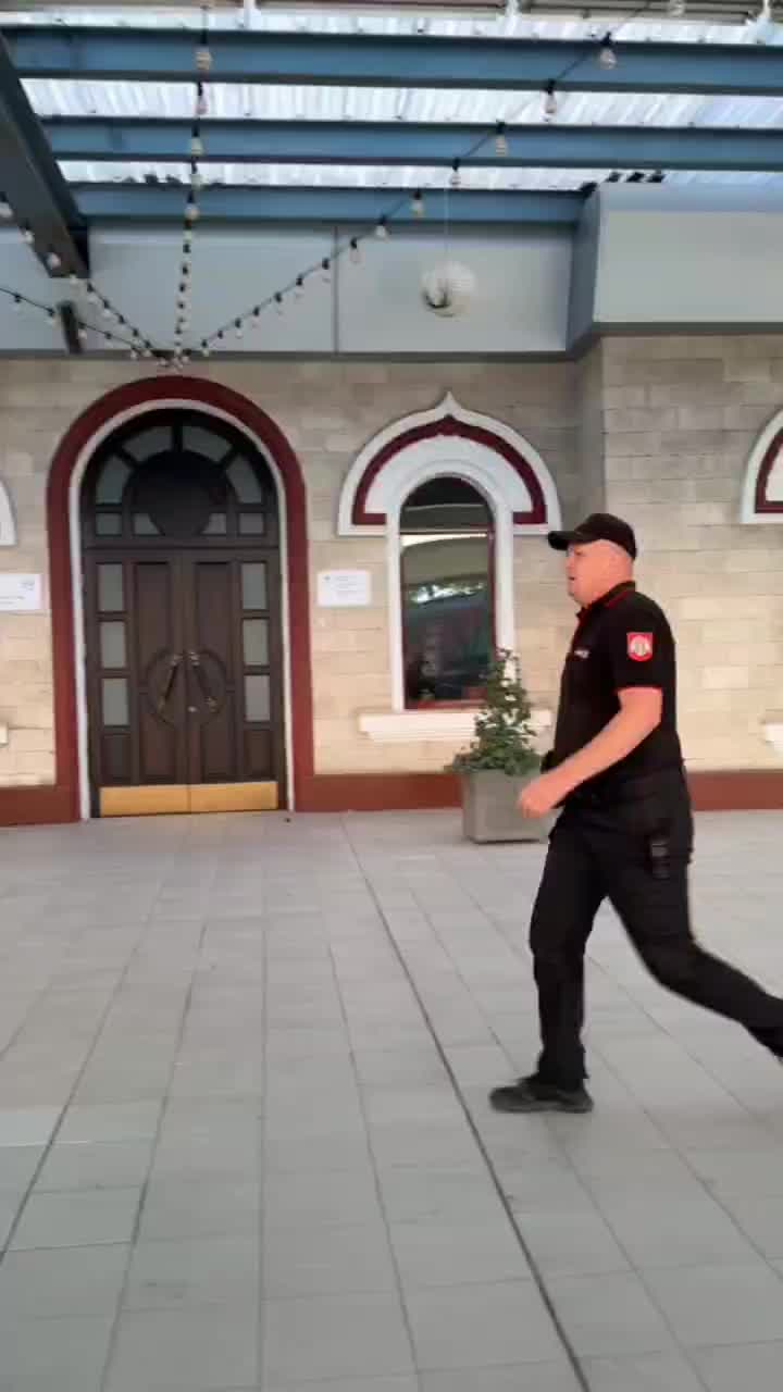 Задержание молодежи на вокзале Кишинева в знак протеста против власти