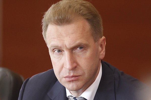 Капитал ГЧП можно будет применять при строительстве инфраструктуры аэропортов Капитал государственно частного партнерства ГЧП с 2026 года можно будет применять при строительстве инфраструктуры аэропортов включая перроны объекты для обеспечения безопасности полета и другие Об этом в ходе деловой поездки в Ленинградскую область заявил председатель ВЭБ РФ Игорь Шувалов сообщает ТАСС По его словам проект модернизации Пулково профинансированный ВЭБ РФ стал первым в России примером государственно частного партнерства который был реализован без привлечения бюджетных средств Отмечается что площадь нового терминала в 2 5 раза превышает площадь действующего комплекса а внутренний и внешний дизайн терминала отражает особенности исторических зданий Санкт Петербурга aviaru net n288451