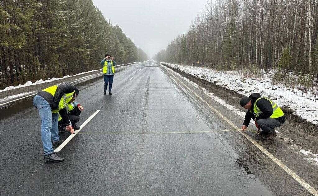 Завершен ремонт 4 километров дороги Братск – Усть-Илимск.  На участке со 160 по 164 км заменили пучинистый грунт на скальный, отремонтировали 4 водопропускные трубы и одну заменили. Уложили 2 слоя асфальтобетона, обустроили обочины и установили дорожные знаки.  — Мы получали огромное количество жалоб от местных жителей. Сам многократно там ездил, знаю, каково состояние проезжей части. В последние годы многое делается для улучшения состояния дороги, — отметил губернатор Игорь Кобзев.   Эта трасса входит в опорную сеть РФ. С 2019 года отремонтировали почти 74 км. Плюс в этом году на нескольких участках восстановили изношенный асфальтобетон на участке протяженностью более 25 км.    «Верблюд в огне»