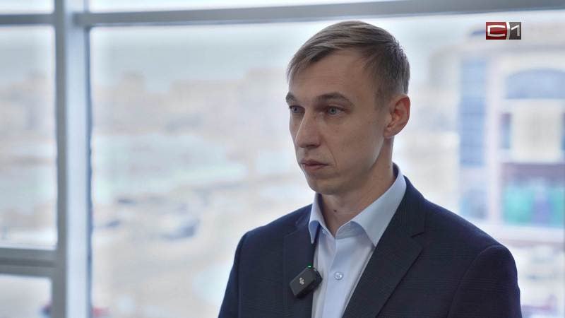 В Сургуте уходит со своего поста директор СПОПАТа Об этом стало известно на брифинге который проходит сейчас на предприятии передает журналист СТВ Александр Попов руководил предприятием с конца января 2024 года Причины ухода пока неизвестны Подписаться Прислать новость