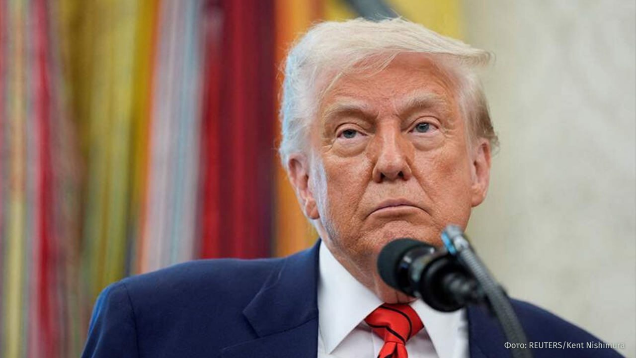 Трамп запретил въезд в США гражданам ряда стран. Указ опубликован на сайте Белого дома. Как следует из документа, в Штаты запрещен въезд выходцам из следующих стран: Афганистан, Бирма, Чад, Конго, Экваториальная Гвинея, Эритрея, Гаити, Иран, Ливия, Сомали, Судан и Йемен. Частично ограничен въезд в США гражданам Бурунди, Кубы, Лаоса, Сьерра-Леоне, Того, Туркменистана и Венесуэлы. В указе упоминается, что граждане этих стран "также представляют высокий риск для Соединенных Штатов". При этом в качестве причины, по которой введен этот указ, названо стремление "не допустить радикальных исламских террористов" в США. Как пишет портал Jewish Insider, указ стал реакцией на убийство двоих сотрудников посольства Израиля в Вашингтоне, а также атаку на группу произраильских демонстрантов в Колорадо. Отправить новость