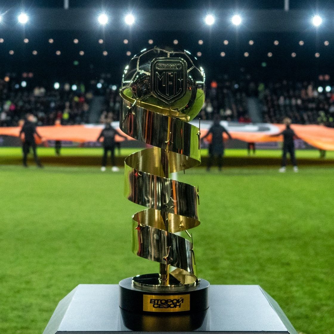 Официально финал Кубка Лиги между ФК 10 и Синдекатом пройдет в Краснодаре 3 ноября понедельник в 19 00 на стадионе академии На этом же стадионе проходил финал второго сезона МФЛ Арена вмещает 7011 человек Кто возьмет трофей   ФК 10   Синдекат