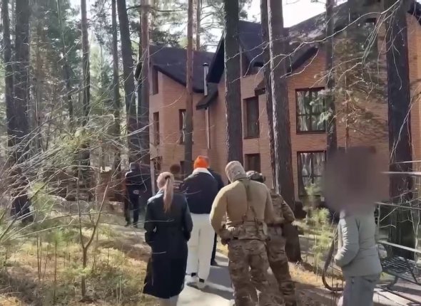 Обманом завладевшие участком за 47 млн рублей жители Приангарья предстанут перед судом Мошенники подделали документы чтобы зарегистрировать права собственности на землю Читать подробнее на сайте