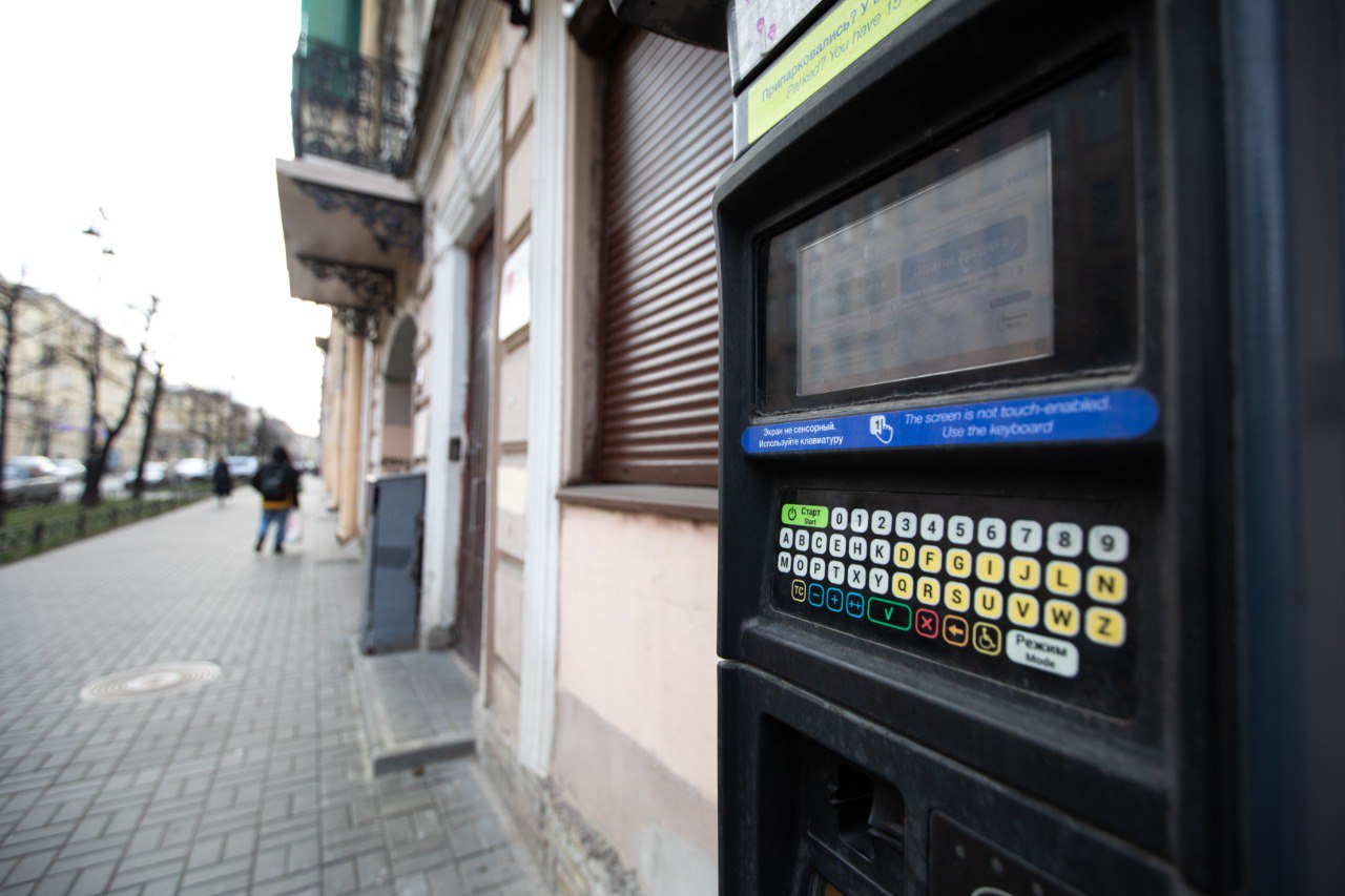 В Петербурге произошел крупный сбой в работе сервиса парковок Сайт и приложение не доступны Подробнее