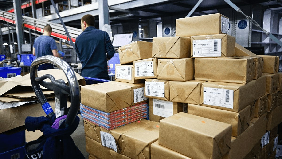 Продавцы снова пожаловались на правила Ozon по возврату товаров на склады по модели FBS на этот раз на их обновлённую редакцию По ней можно подключить автоматический вывоз товаров Продавцы говорят что ситуация практически не изменилась vc ru marketplace 2329556