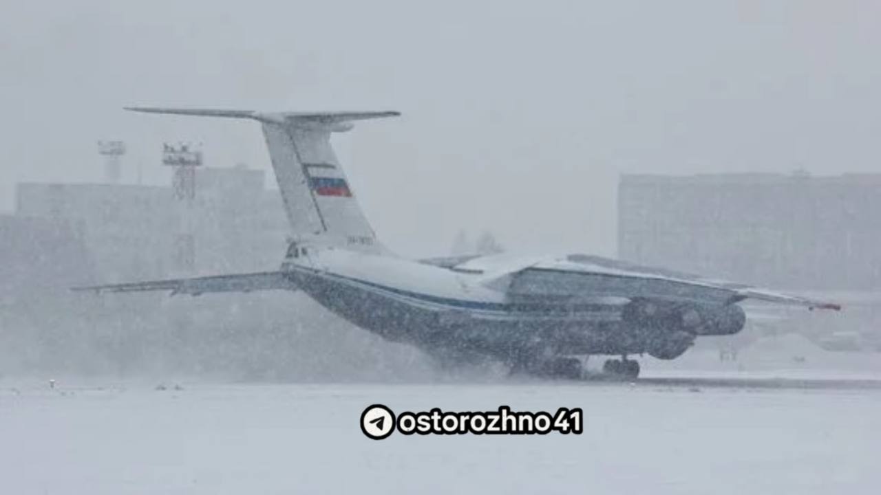 Осторожно рейсы отменены Все авиарейсы отложены из за мощного циклона на Камчатке Центральные и местные авиарейсы отменены в связи с непогодой циклон сопровождается мощными осадками и шквалистым ветром По погодным условям будет принято решение о возобновлении воздушных перевозок уточнили в Минтрансе Участвуй в НАШЕМ РОЗЫГРЫШЕ Читай нас в МАХ ОСТОРОЖНО ЧАТ обсуждаем всё там