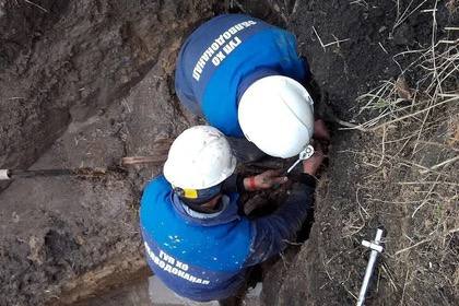 В Ивановском округе отремонтировали поврежденный трубопровод    В Ивановке сотрудники «Облводоканала» устранили порывы на трубопроводе на улице Вишневая и Соборная. Как сообщило предприятие, специалисты заменили поврежденный участок. Аварийные работы также проведены в селах Новодмитровка Вторая и Дружбовка, где был демонтирован поврежденный участок трубопровода с последующей установкой заглушки.  «Кроме того, в пгт. Ивановка были ликвидированы засоры на сетях водоотведения и выполнены работы по ассенизации канализационных стоков», - сообщил «Облводоканал».  Тем временем 9 января в Аскания-Нова ограничено водоснабжение в связи с проведением работ. Оно будет восстановлено после завершения ремонта.    Телефон единой аварийно-диспетчерской службы ГУП ХО «Облводоканал»: +7  990  081-68-68.