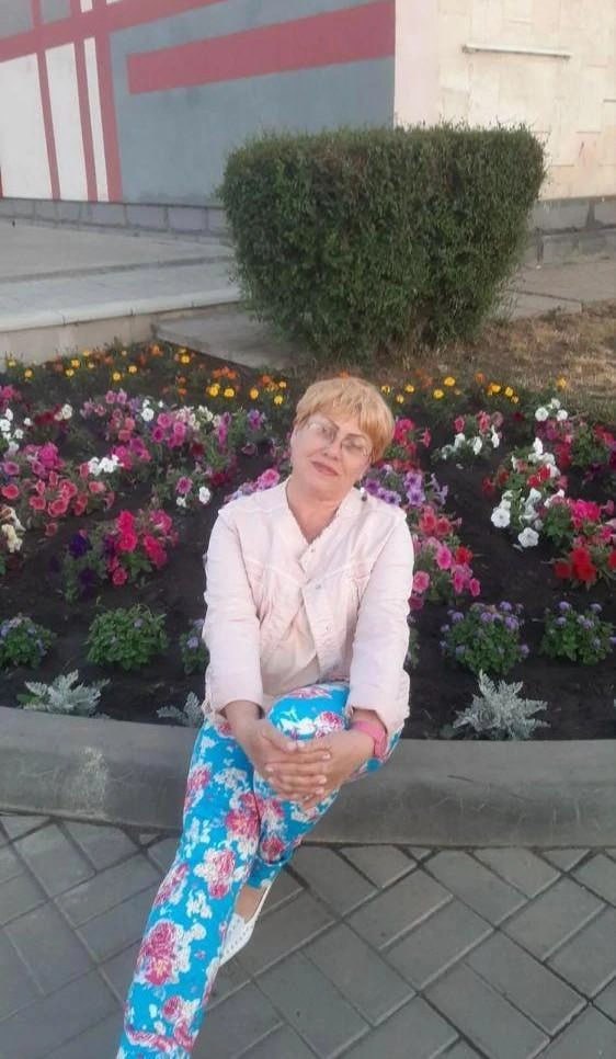 До смерти закатали по больницам 64 летнюю жительницу Рудни Ольгу Плотникову Женщине с приступами удушья не могли помочь ни в одной больнице Волгограда Спустя несколько дней Ольга скончалась в реанимации областной больницы куда ее не приняли с первого раза Она всегда переживала за работу нашей больницы активно участвовала в работе общественного совета ЦРБ и умерла в ожидании медицинской помощи себе самой написали активисты Рудни Все подробности читайте здесь Фото соцсети Ольги Плотниковой Читайте новости Волгограда в MAX