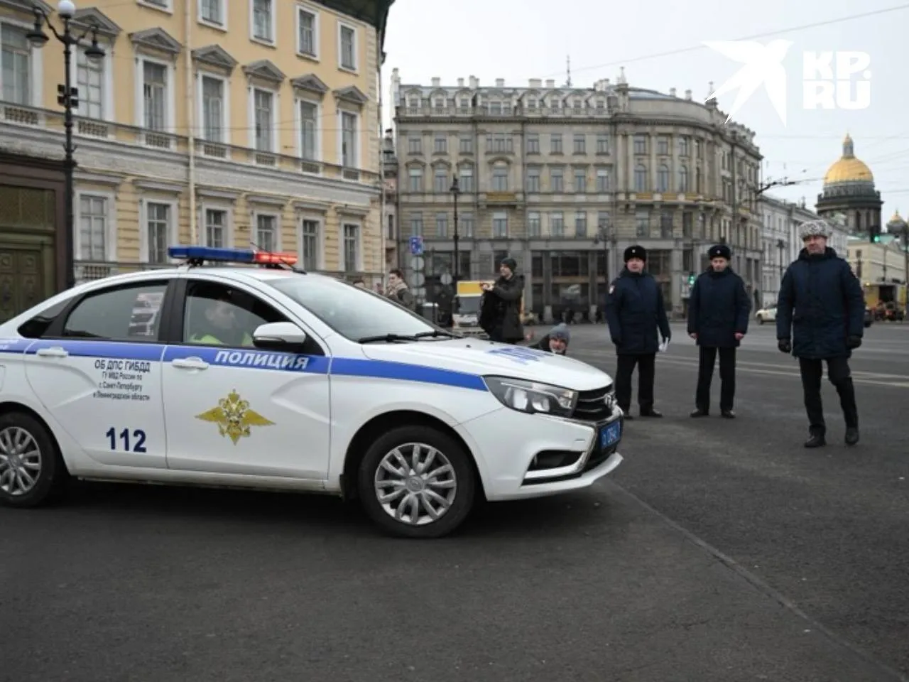 В Санкт Петербурге усилят меры безопасности ко Дню Победы Возле Дворцовой площади смонтируют порядка 3 км барьеров и 14 рамок металлодетекторов вход на парад будет осуществляться строго после досмотра Также в городе ограничат движение по ряду улиц заработает оперативный штаб а за правопорядок будут отвечать силовики народные дружины и расчёты ПВО Алексей Булатов Читай нас в MAКС Читай нас в Telegram