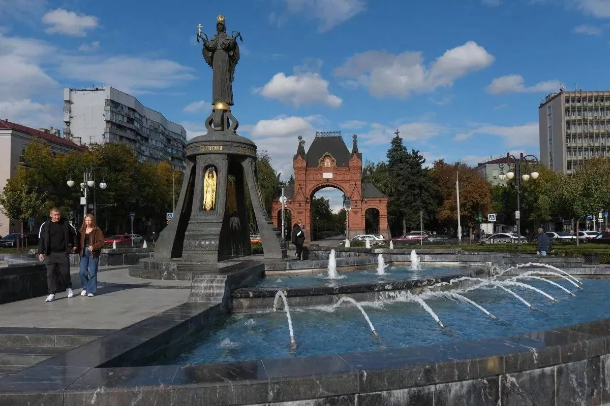 В Краснодаре уже скоро заработают фонтаны Город готовится к одному из самых приятных признаков весны запуску фонтанов Их включат уже 24 апреля До 4 ноября фонтаны снова станут частью городской жизни с шумом воды прохладой и вечерней атмосферой к которой так привыкли жители и гости Краснодара Кубанские Новости   Мы в MAX