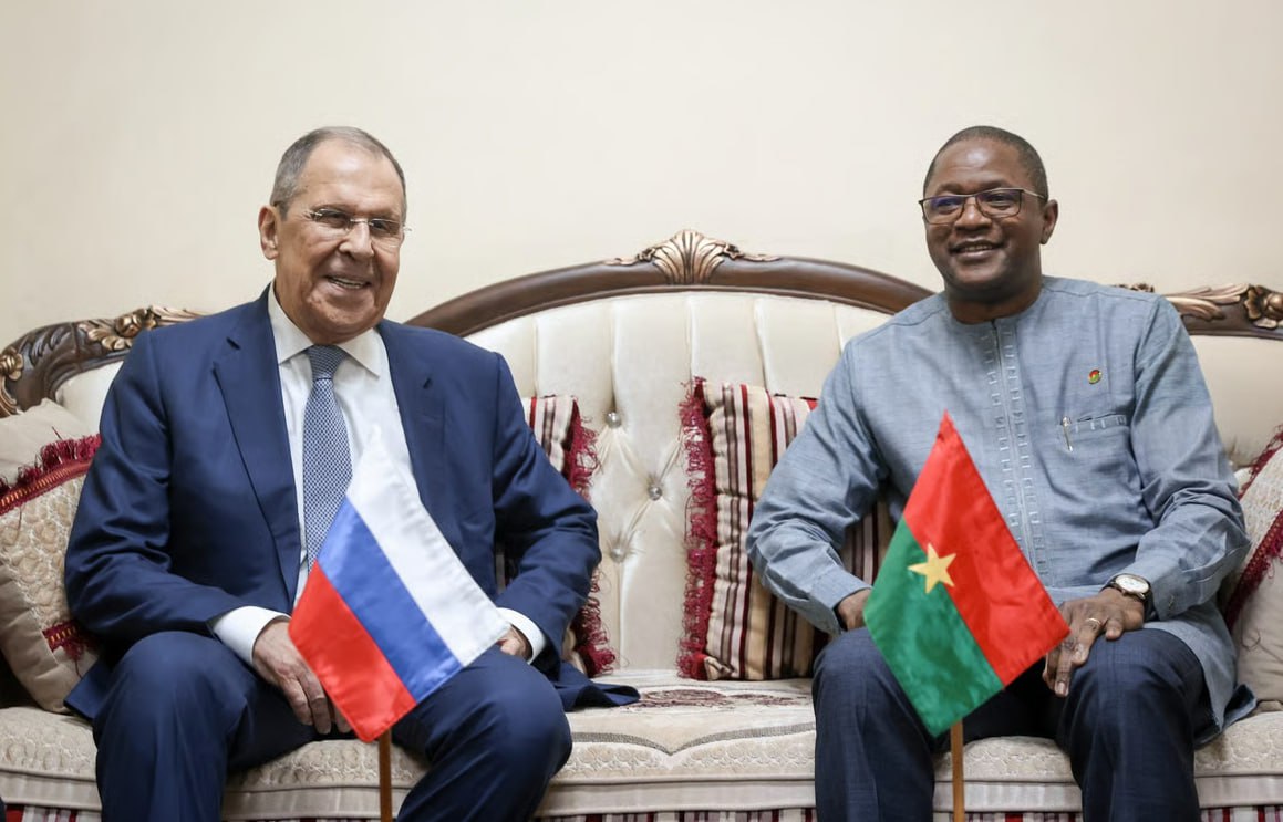 МИД БуркинаФасо посетит Россию 12 13 февраля Карамоко Жан Мари Траоре совершит официальный визит в Россию В ходе поездки запланирована встреча с Министром иностранных дел РФ Сергеем Лавровым   Стороны подпишут ряд важных соглашений касающихся двусторонних отношений создания межправительственной комиссии и сотрудничества между министерствами образования Подписаться Обратная связь