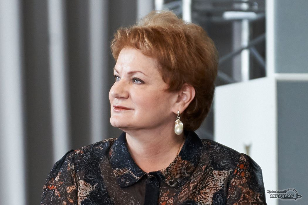 Исполняющая обязанности министра культуры Свердловской области Светлана Учайкина покидает свой пост Как сообщает Сигнал Урал она подтвердила факт подачи заявления об отставке Светлана Учайкина возглавляла областное министерство культуры с 2016 года До назначения на министерский пост руководила Екатеринбургским театром кукол а затем Театром юного зрителя Под ее руководством эти учреждения пережили капитальный ремонт и существенно обновили репертуар Подписаться на Уральский меридиан