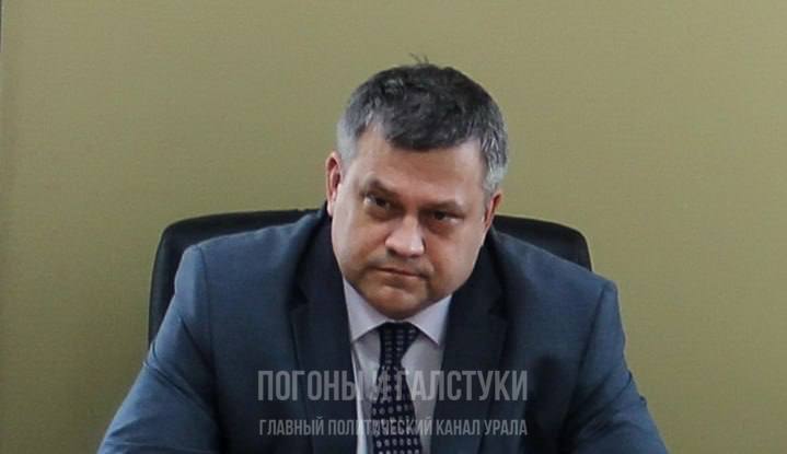 Опальный бывший вице-мэр Нефтеюганска ХМАО Пастухов проработал в новой должности всего 10 дней. Он устроился замом главы Ханты-Мансийского района Минулина по соцполитике, но почти сразу же покинул пост и теперь ищет новую работу. «Минулин и Пастухов не сработались», — констатирует инсайдер. Бывший вице-мэр в беседе с ПиГ намекнул, что проходит согласование на новую должность. Источники, близкие к кабмину, развеяли слухи о его переходе в правительство округа. «При Пастухове в Нефтеюганске вспыхивали скандалы в соцблоке, а разбираться в них приходилось окружным властям. Кроме того, он оставил в мэрии проблемное наследство. Сомневаюсь, что его согласуют», — отмечает собеседник. Главный политический канал Урала