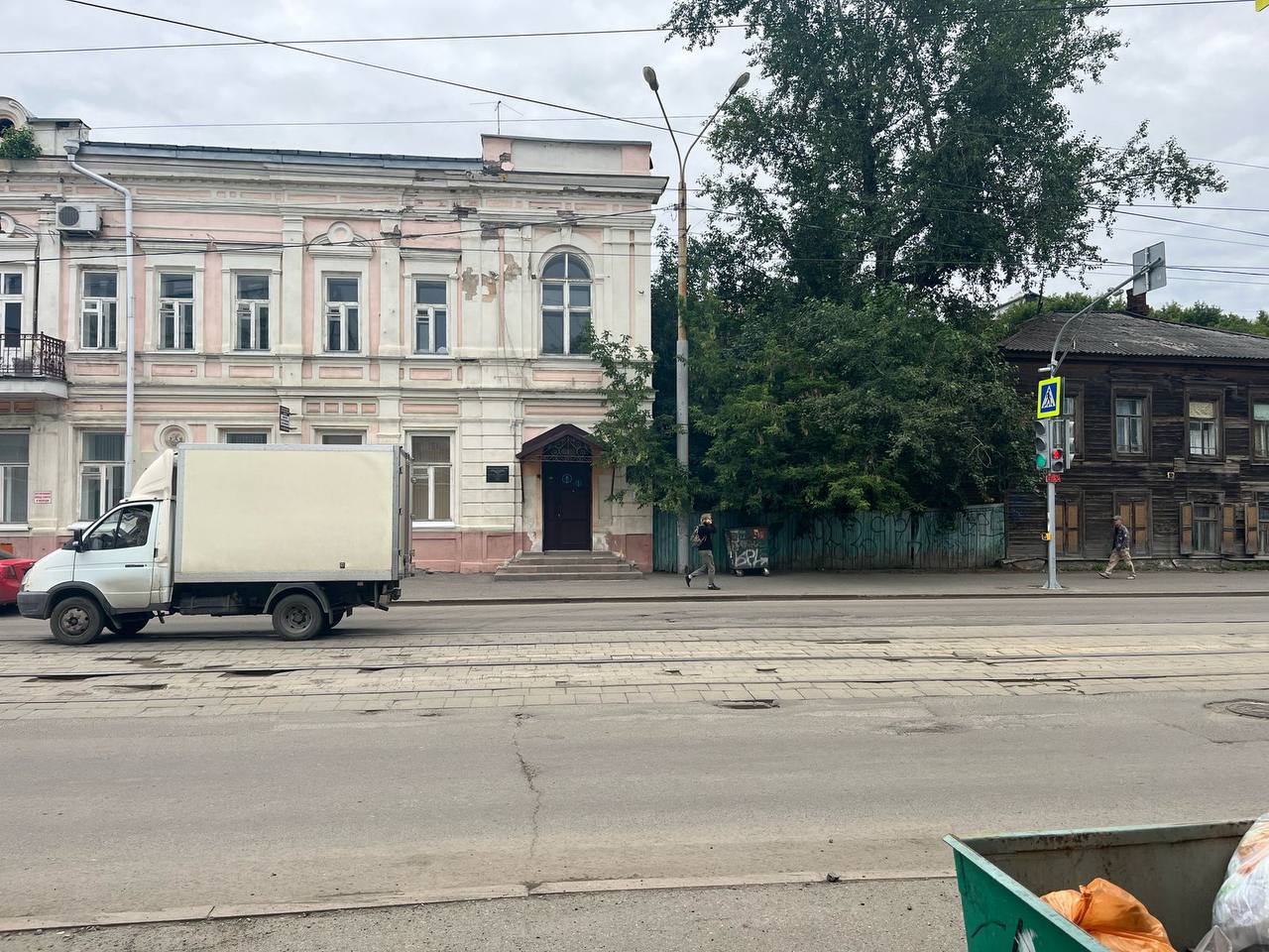Женщина попала под колеса «Газели» на пешеходном переходе. 22 июля около 08 часов 50 минут в на улице Розы Люксембург, 13 автомобилем «Газель» под управлением 58-летнего мужчины совершен наезд на женщину-пешехода на регулируемом пешеходном переходе, которая пересекала проезжую часть дороги на разрешающий сигнал светофора. В результате произошедшего женщина доставлена в медицинское учреждение.