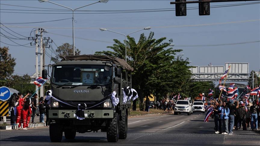 США обеспокоены столкновениями между Камбоджой и Таиландом Госсекретарь США Марко Рубио в телефонном разговоре с премьер министром Камбоджи Хун Манетом заявил о готовности Вашингтона участвовать в мирных переговорах между Камбоджой и Таиландом сообщили в пятницу в Госдепартаменте Рубио подтвердил что США готовы содействовать переговорам для обеспечения мира и стабильности между Камбоджой и Таиландом говорится в сообщении Подробнее на нашем сайте v aa com tr 3781237 24 7 в сутки с Агентством Анадолу