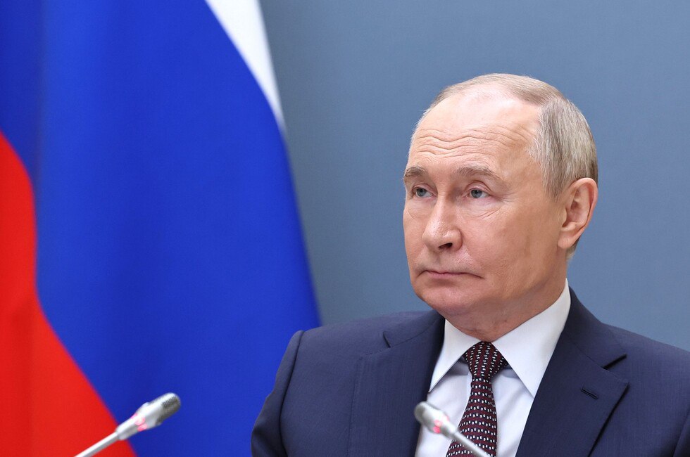 Путин о возвращении иностранных брендов в РФ: «Ничего личного, только бизнес» : Написать нам «Нам нужно посмотреть, кто как себя вел: кто-то нахамил, оскорблял нас. Ну и пускай сидит где-то, Бог с ним. Они сейчас „наизвиняются“ — вот этого точно недостаточно. Нам нужно обязательно смотреть на все эти вопросы с прагматической точки зрения. Выгодно нам, чтобы та или иная компания пришла, значит, ее надо пускать. Ничего личного, только бизнес», — сказал Президент. Путин рассказал, что некоторые компании уходили с российского рынка «со слезами» под давлением и теперь представители крупного зарубежного бизнеса обращаются к нему, чтобы вернуться. Читать полностью