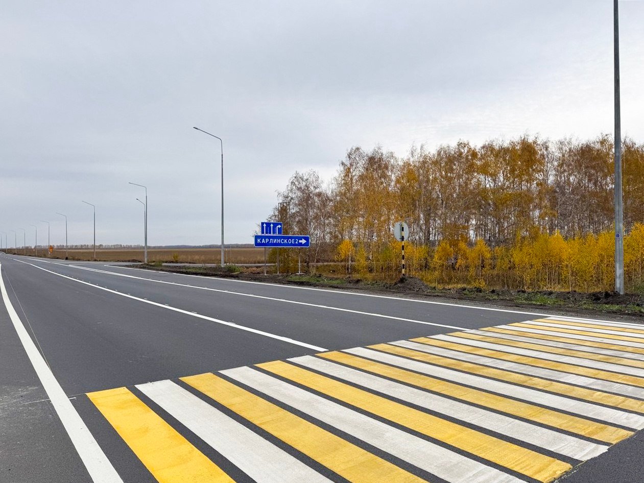 В Ульяновской области открыли движение по расширенному участку федеральной трассы А-151  Сегодня мы даем старт рабочему движению по капитально отремонтированному и расширенному с двух до четырех полос участку автомобильной дороги А-151 Цивильск — Ульяновск. Этот отрезок является одним из главных въездов в административный центр региона — город Ульяновск. Возросшая по нему интенсивность движения  как грузового, так и легкового транспорта  сделала вопрос модернизации транспортной артерии еще более актуальным. Обновленный участок даст импульс экономическому развитию не только Ульяновской области, но и соседних регионов. Отмечается также стратегическая важность комплексной модернизации дорожной сети Ульяновской области, ведь по территории субъекта проходит логисти...  Читать далее:        - подпишись  Кстати, а вы хотите чтобы на этом канале появились новости о вашей компании? Это бесплатно! Подробнее здесь: