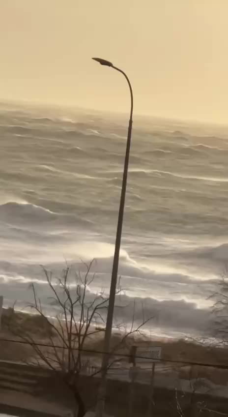 Обрушение подпорной стены в Ялте из-за сильных осадков