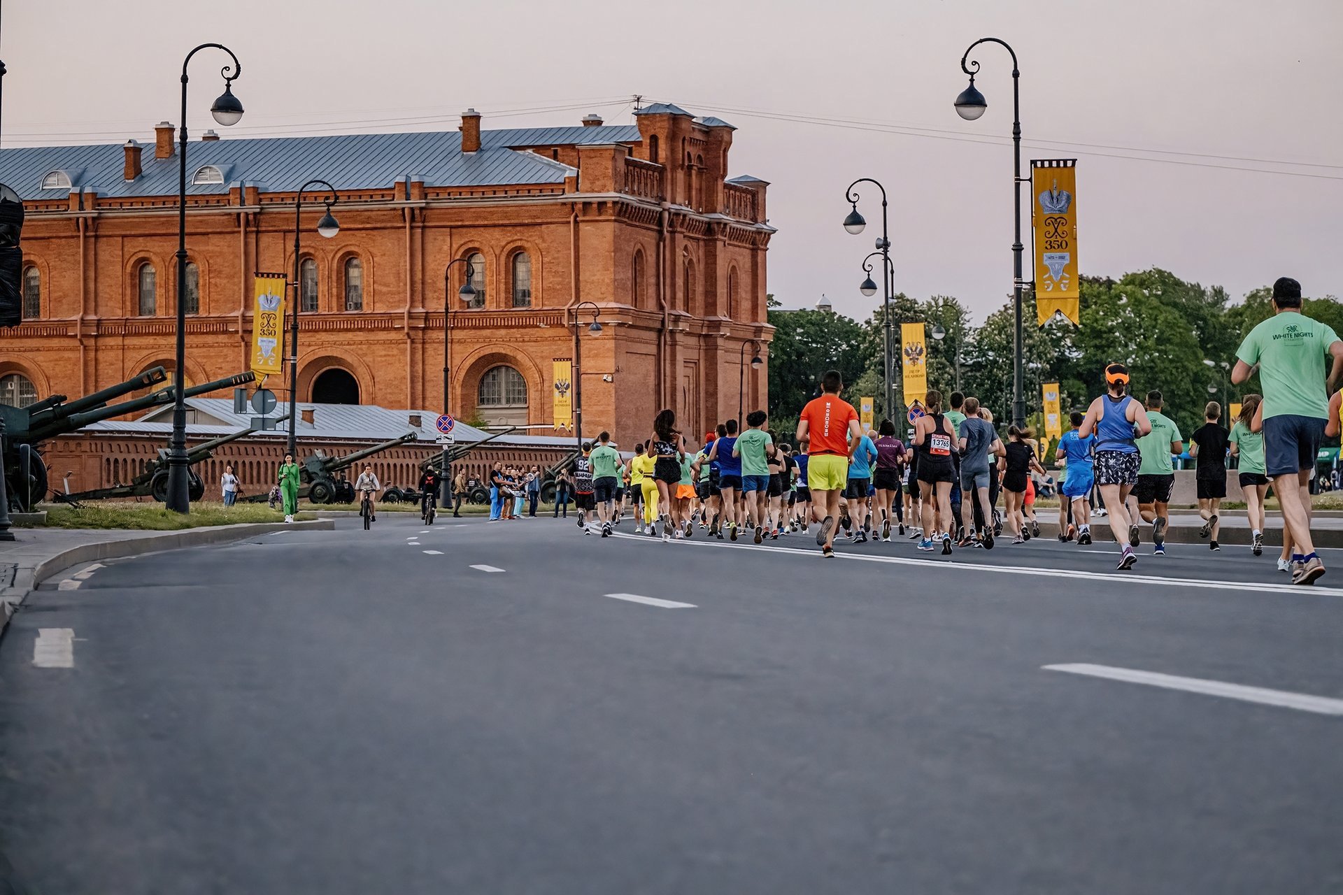 Перекрытия улиц в центре Петербурга для марафонов и забегов сократят в 2025 году  Власти Петербурга будут минимизировать дорожные ограничения, а также сохранять комфорт петербуржцев.  Подробнее