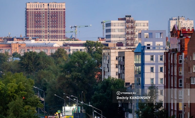Власти назвали новые сроки разработки генплана Томска   vtomske ru news 210285 Генеральный план это проектный документ на основании которого осуществляется планировка застройка реконструкция и иные виды градостроительной деятельности на территории В 2022 году власти Томска отмечали что существующий генплан города действует до 2025 го Тогда планировалось разработать документ в течение 2023 2025 годов Но в 2023 м у Томска забрали большую часть градостроительных полномочий они перешли на уровень области Разработка новых документов территориального планирования и градостроительного зонирования муниципального образования Город Томск планируется в течение 2025 2027 годов Работы по разработке нового генерального плана планируется выполнить силами областного учреждения Архитектурно планировочное управление сообщил нам заместитель губернатора по строительству и архитектуре Алексей Кондратьев томск новоститомска Прислать новость   Подписывайся на vtomske ru