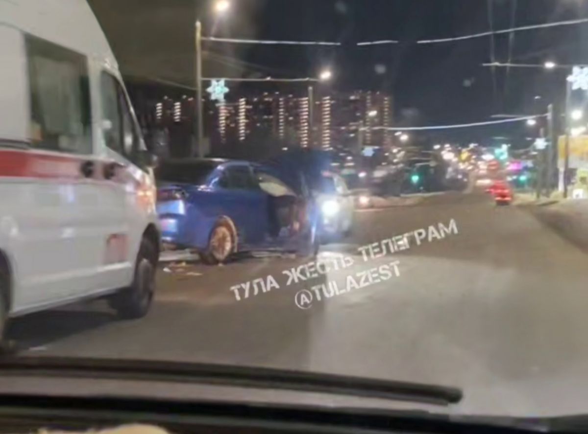 Очевидцы сообщают о жёстком ДТП в Туле newstula ru fn 1787001 html Авария случилась на улице Октябрьская Прислать новость Подписаться Мы в MAX