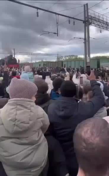 Драка за бесплатную кашу на встрече Поезда Победы в Башкирии