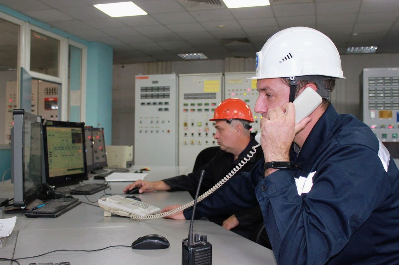 Новый котлоагрегат Северской ТЭЦ в Томской области прошёл гарантийные испытания и вошёл в работу Котлоагрегат Барнаульского котельного завода номинальной производительностью 230 250 тонн пара в час способен работать как на угле так и на газе Он полностью автоматизирован энергобезопасен и соответствует современным требованиям по эффективности и экологичности