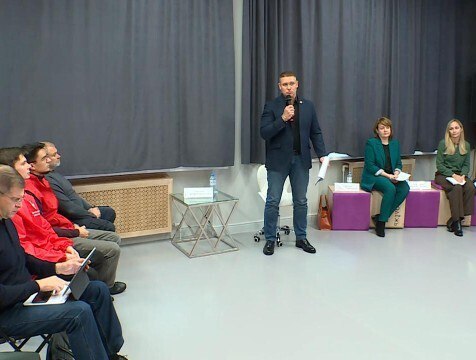 Влияние искусства и культуры на патриотическое воспитание обсудили в Калуге В Калуге за круглым столом обсудили вопросы формирования патриотизма в молодёжной среде через искусство и культуру Встреча прошла в рамках первой региональной премии Поступок имени Сергея Пускепалиса http gtrk kaluga ru news obschestvo news 58396
