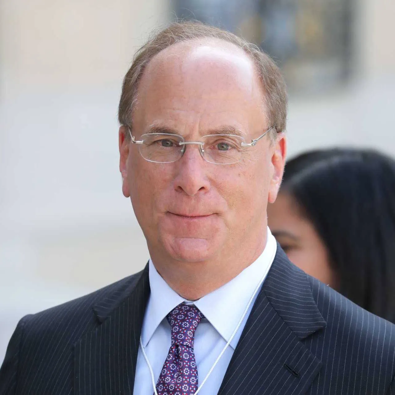 BlackRock рассматривает возможность инвестирования от 5 до 10 миллиардов долларов в IPO SpaceX сообщает Reuters Ожидается что IPO пройдет на Nasdaq под тикером SPCX 12 июня Акции разделили в пропорции 5 к 1 что снизило цену с 527 до примерно 105 долларов Илон Маск подтвердил что не продает своих акций Инвестиция BlackRock до 10 миллиардов долларов станет одной из крупнейших институциональных ставок на технологическое IPO в истории Илон Маск