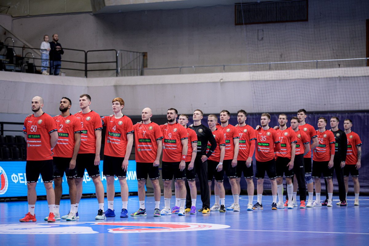 Две сборные Беларуси выступят на гандбольном турнире в Минске Две сборные Беларуси выступят на гандбольном турнире в Минске Соперниками двух белорусских дружин будут национальные сборные России и Ирака Все матчи пройдут на площадке столичной Чижовка Арены  31 октября Россия Ирак начало в 16 00 Беларусь Беларусь 2 18 30  1 ноября Россия Беларусь 2 12 00 Беларусь Ирак 14 30  2 ноября Беларусь 2 Ирак 12 00 Беларусь Россия 14 30 Разговоры на кухне