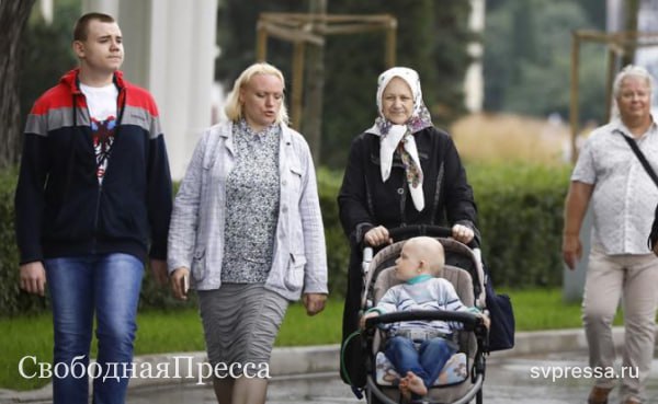 В России для решения проблемы старения населения могут ввести «поколенческий налог». Идея высказана в докладе «Будущее мира: новая платформа глобального роста», подготовленном Центром межотраслевой экспертизы «Третий Рим». Суть предложения в том, чтобы с каждого работающего россиянина в возрасте от 22 до 65 лет удерживать налог в размере 3−15% от дохода, а затем переводить эти средства его родителям, в первую очередь матери в возрасте 50−65 лет. Ставка налога и размер выплат должны регулироваться государством примерно как ключевая ставка ЦБ. Подобная система межпоколенческого перераспределения сделает материнство родительство профессиональной деятельностью с отложенной доходностью. По замыслу авторов идеи, это должно поднять пикирующую демографию. Идея, по сути, является оформлением недавнего предложения олигарха Малофеева об отмене пенсий россиянам, чтобы они в старости могли надеяться только на детей и рожали больше. Читать далее #Общество_СвободнаяПресса