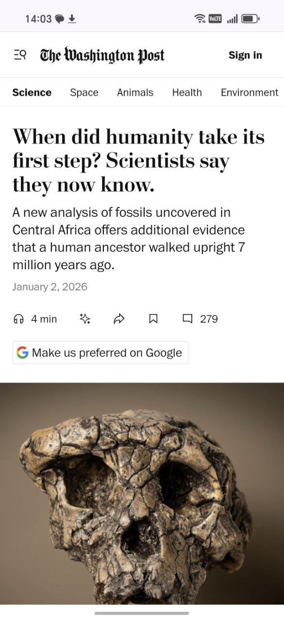 Предки человека встали на две ноги как минимум на миллион лет раньше чем предполагалось ранее Более двух десятилетий назад учëные проводившие раскопки в Центральной Африке обнаружили останки возрастом 7 миллионов лет предположительно принадлежащие одному из самых ранних известных предков человека Этот древний человекообразный обезьяноподобный организм получил название Сахелантроп Sahelanthropus tchadensis Новый анализ этих первобытных костей свидетельствует о том что сахелантроп был нашим первым известным предком регулярно ходившим на двух ногах что указывает на раннее развитие прямохождения в нашей родословной и является эволюционной отличительной чертой нашего вида