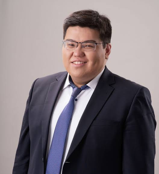 Там снова задержали Темирлана Султанбекова По данным МВД он якобы призывал к массовым беспорядкам и говорил о смене власти Дело уже завели а дома произвели обыск Кроме того некоторые СМИ сообщают что Кадыр Атамбаев тоже на допросе и речь также о призывах к массовым беспорядкам Такие дела СЕЙЧАС KG I   Прислать новость