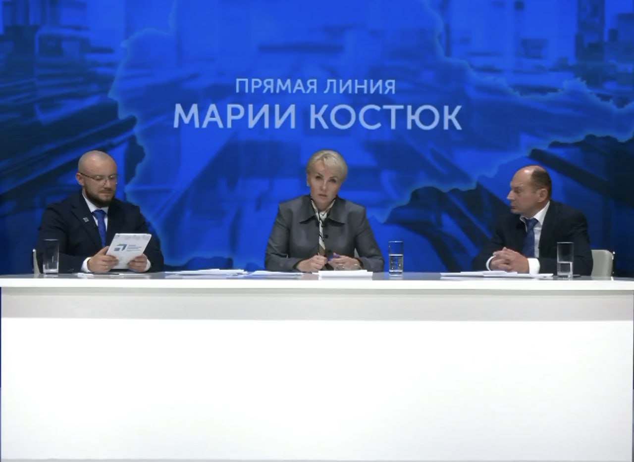 Прямая линия губернатора ЕАО Марии Костюк Главное в нашем дайджесте Завершена реконструкция сквера Победы в Биробиджане Дом с арендным жильем сейчас строится в Биробиджане Решить проблему с переполненными контейнерами в ЕАО может новый мусорный полигон он будет построен Правительство ЕАО полностью выкупило санаторий Кульдур чтобы его возродить В три раза больше средств направили в этом году на ремонт дорог в ЕАО В Биробиджане построят две новые школы на 350 и 750 мест Подпишись на нас в МAХ